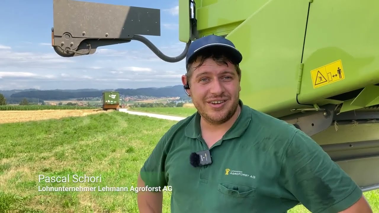 Unterwegs beim Weizen- und Rapsdreschen