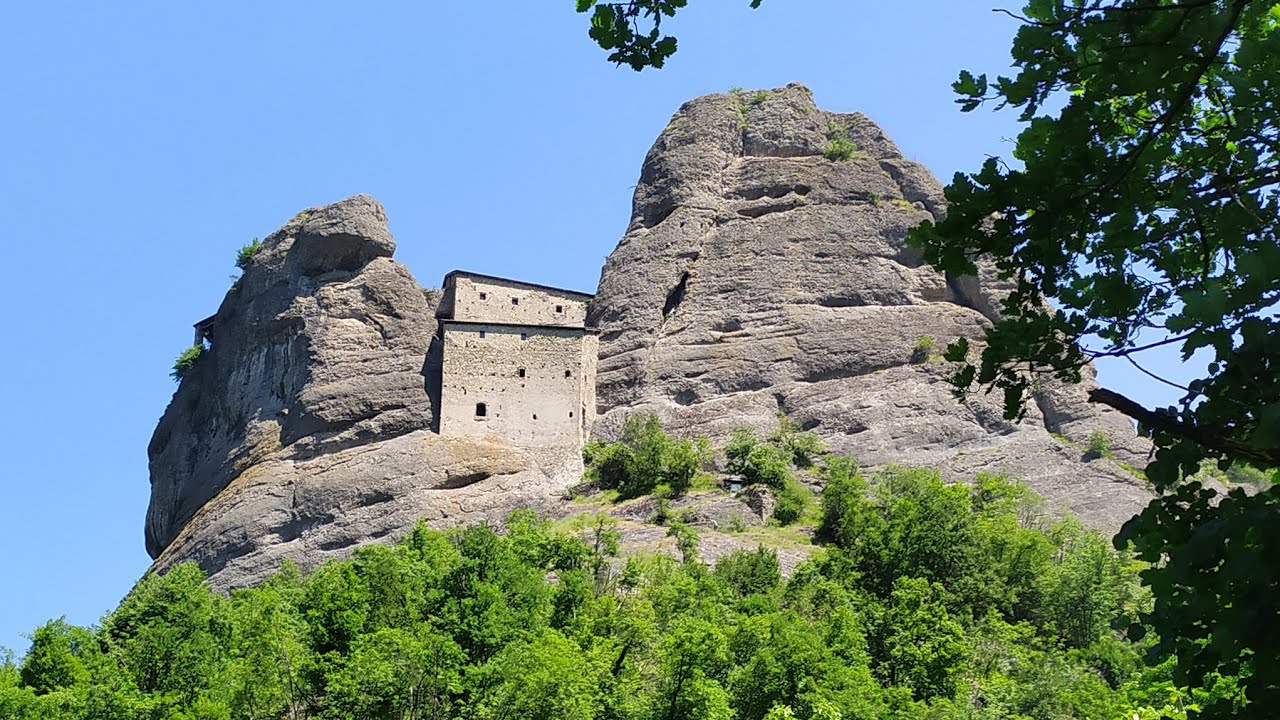 David & Roby nel Mondo - Castello della Pietra di Vobbia (GE).  (13 Giugno 2021).