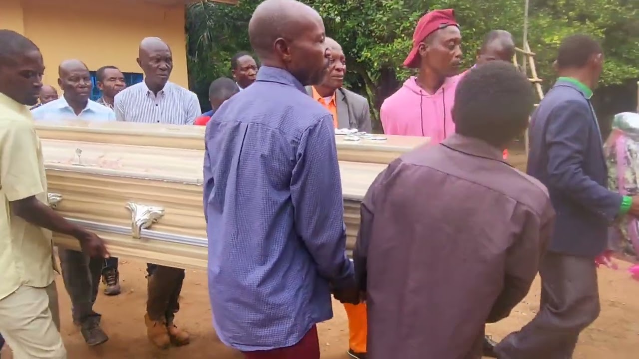 MAZISHI YA MWINJILISTI DONATIEN LÚLACA YALIVYO FANYIKA NCHINI CONGO. partie 1