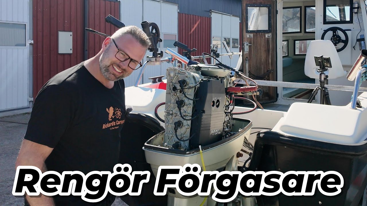Rengör förgasare på utombordare och kontrollerar oljepumpen
