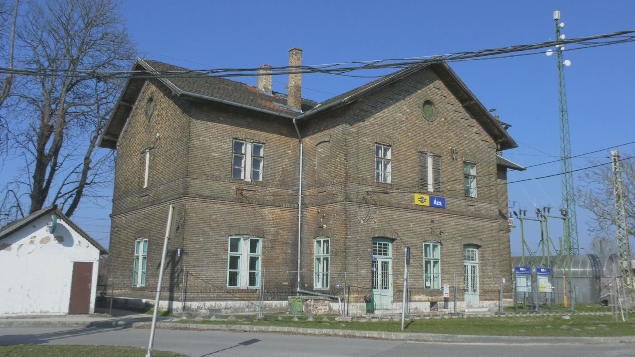 Felújítják az ácsi vasútállomást