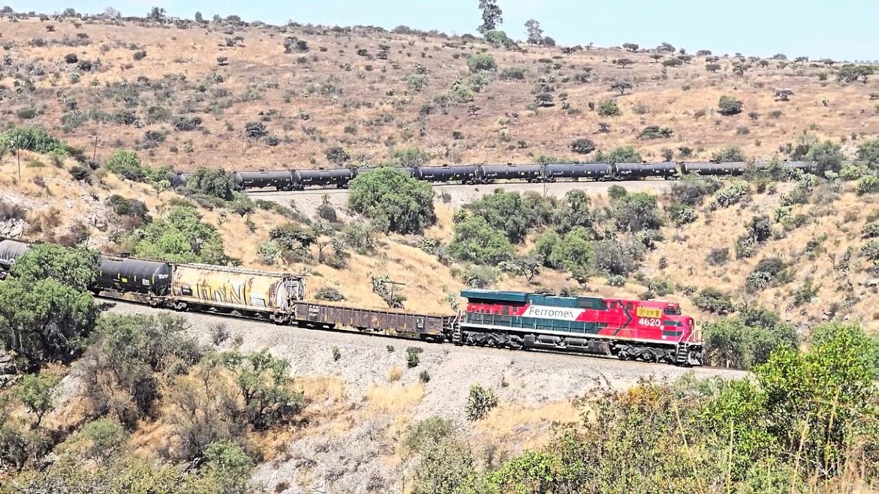 Tren Químico de Ferromex con locomotora ES44AC en Hidalgo