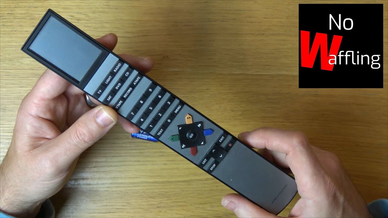 Как заменить батарейки в пульте дистанционного управления B&O Beo4 — Как открыть заднюю крышку ба...
