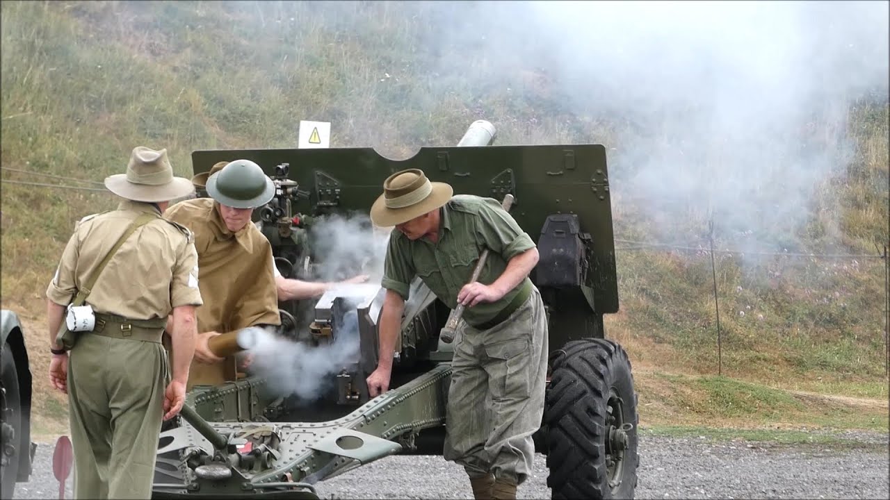 25 pdr artillery gun firing display; Royal Armouries Fort Nelson