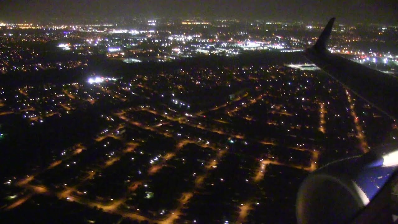 Delta AIrlines E175 Night Landing Houston