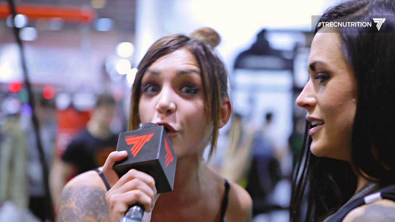 QU'EST-CE QUE JULIA PAREDES FAIT AU SALON BODY FITNESS PARIS AVEC CORALIE SAVINE ET TREC ???