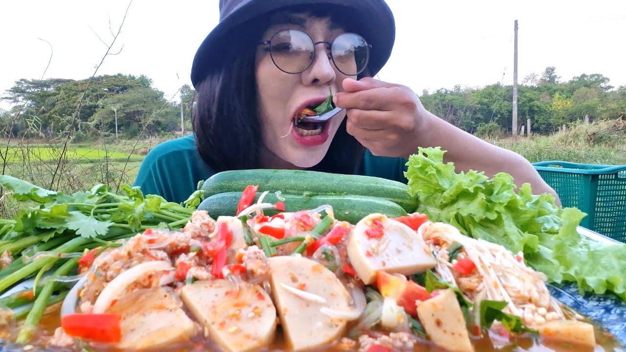 ยำวุ้นเส้นหมูยอเห็ดเข็มทองแซบๆจ้า