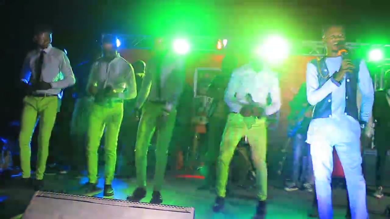 Extrait du concert Toussaint maloba et Fils kamu