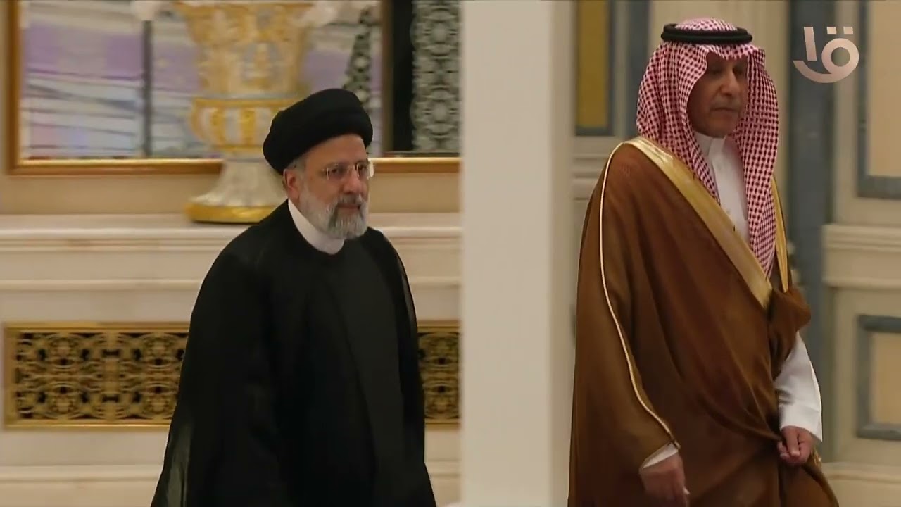 ولي العهد السعودي يخرج شخصيا لاستقبال الرئيس الإيراني في أول لقاء على هذا المستوى في عهد الملك سلمان