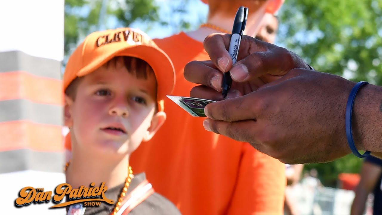 Left Turn: What Good And Bad Experiences Have You Had Meeting Your Childhood Heroes? | 04/07/23