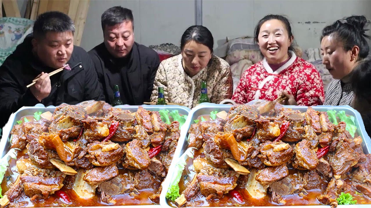 全家动员热热闹闹一起过小年，满满一桌子的菜，开心过大年！【陕北改艳】