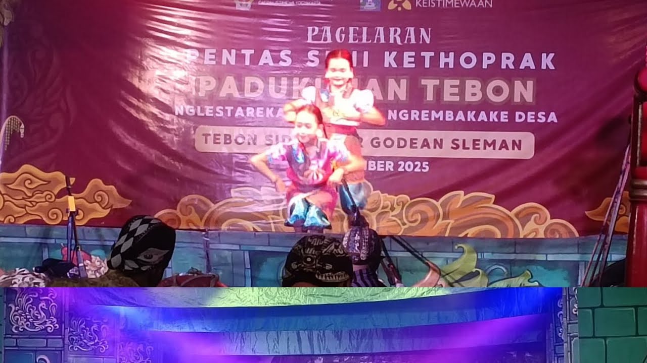 TARI GUMYAK DI PENTAS SENI KETHOPRAK DUSUN TEBON