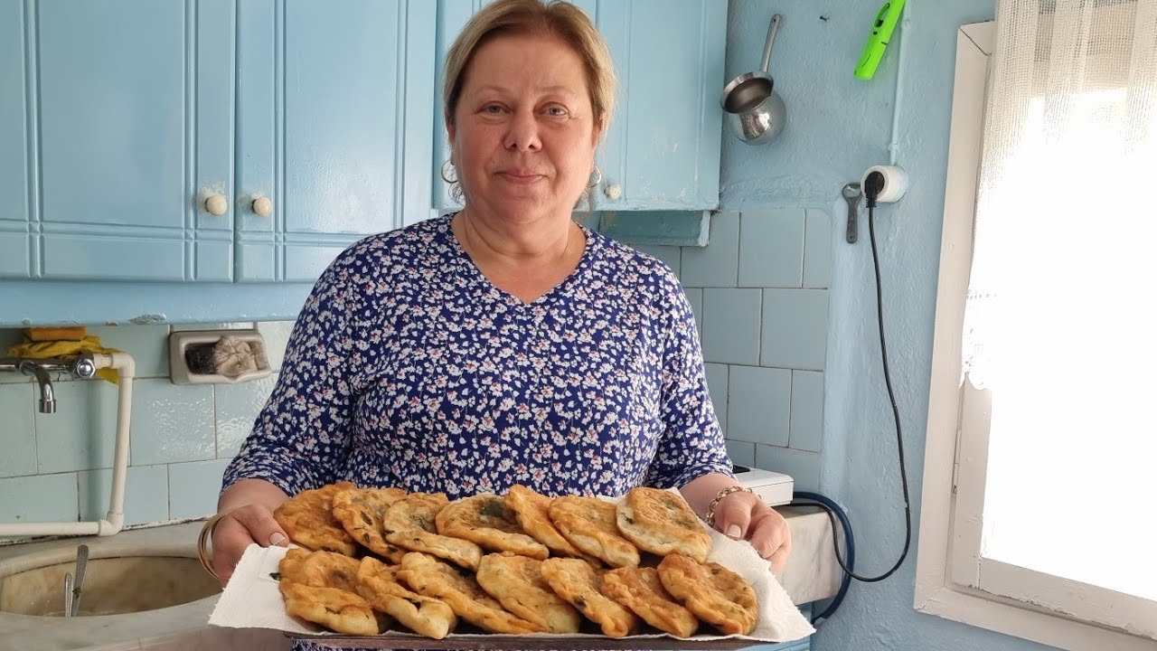 Mayalı, içli pişi. Gölmarmara nın meşhur otlu pişisini yaptık. Halamın ellerinden mis missss!!
