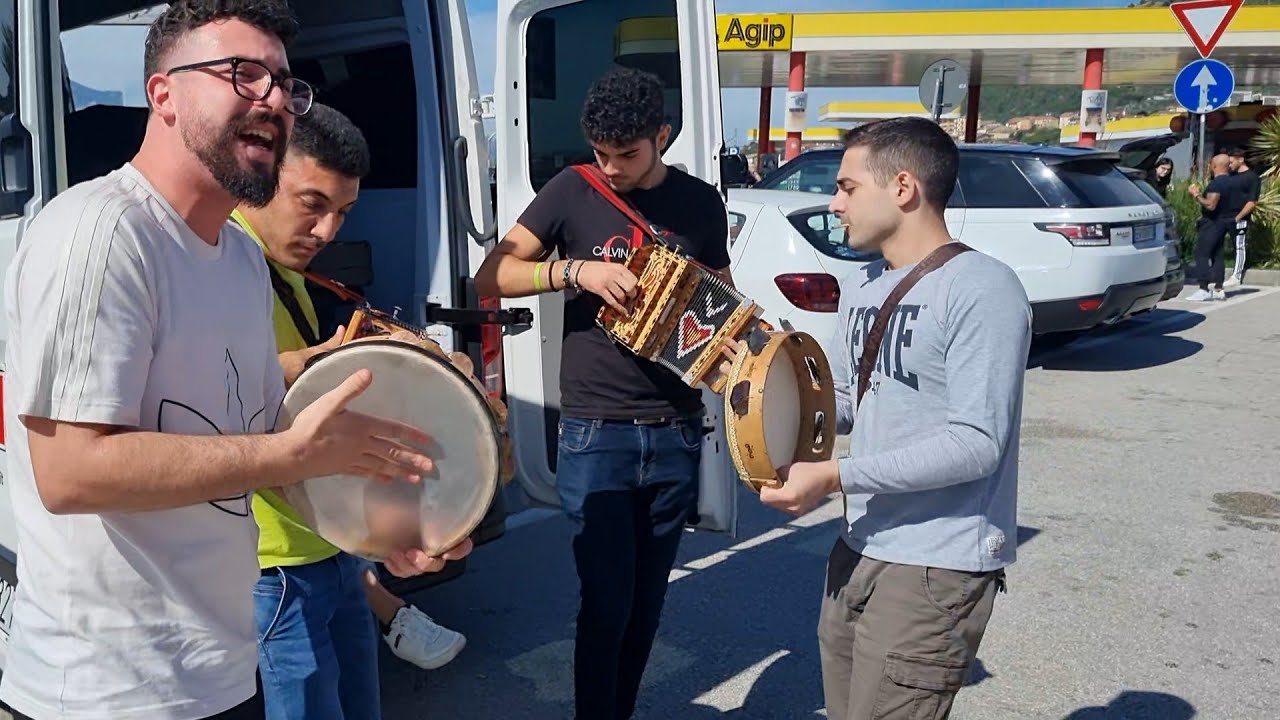 PROGETTO TARANTELLA & GIOIA POPOLARE - TARANTELLA PRESSO L' AUTOGRILL!
