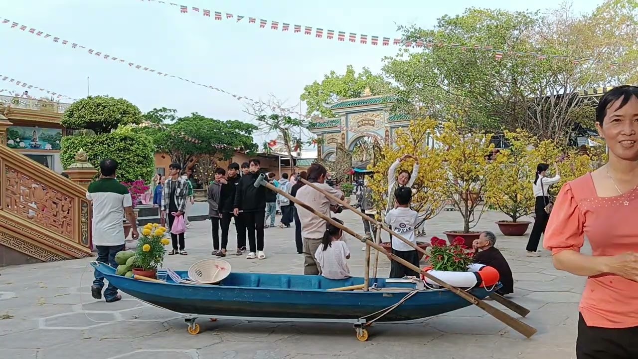 Ngày mùng 5 Tết tại mẹ Đông Hải