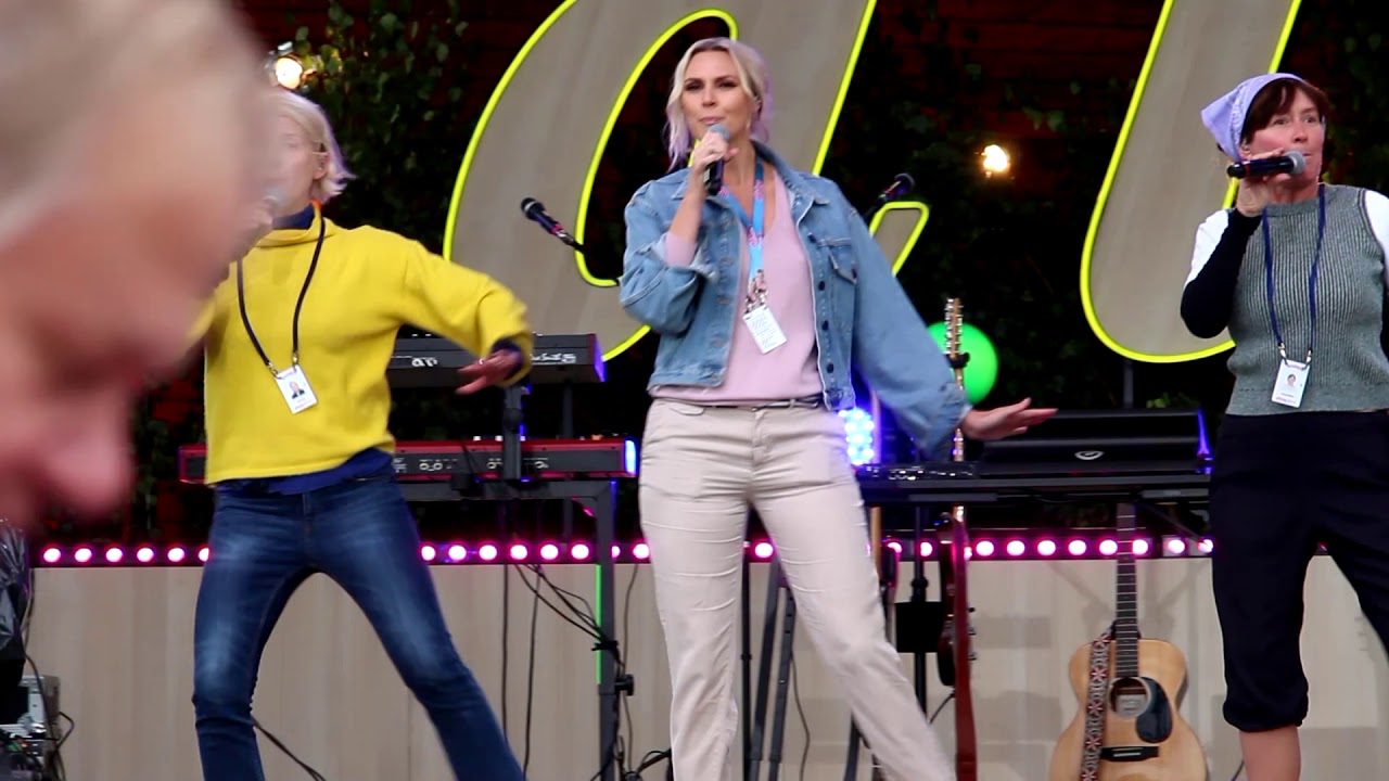 Sanna Nielsen sjunger Lala medley