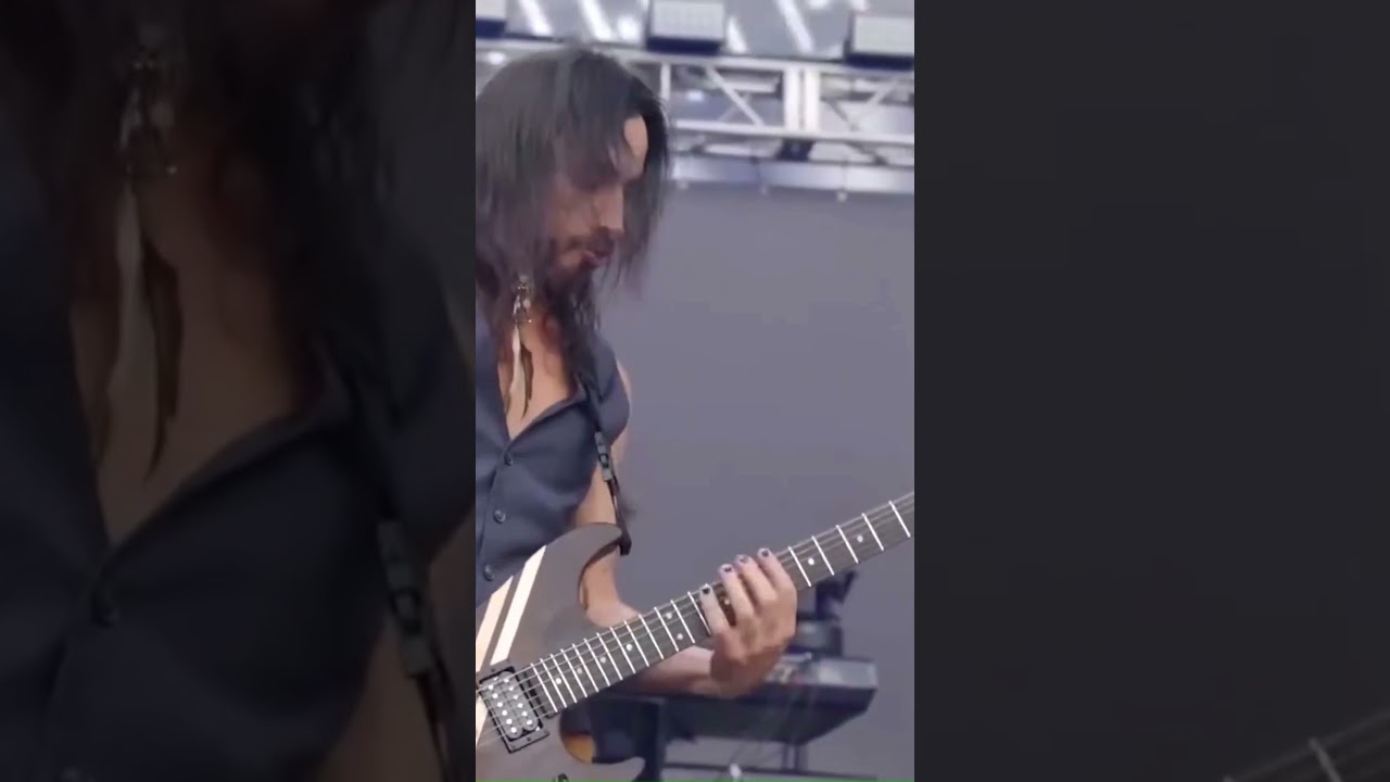 Bark At The Moon - Feat. Nuno Bettencourt, Papa V Perpetua, Rudy Sarzo, Travis Barker, Vernon Reid
