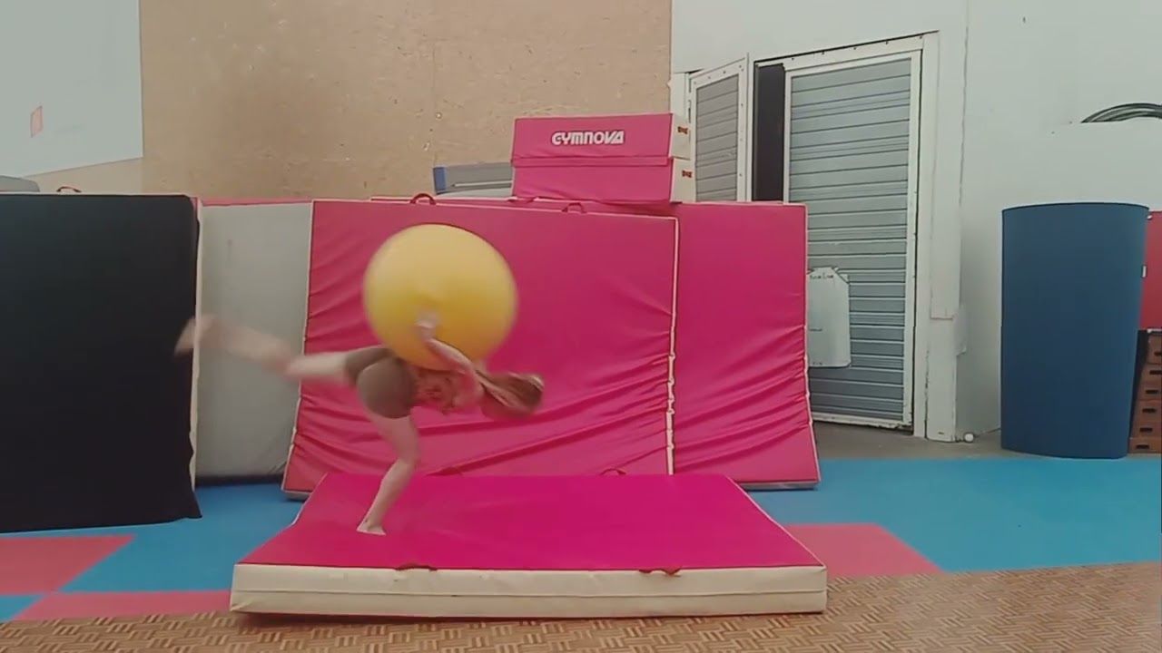 Acro ball