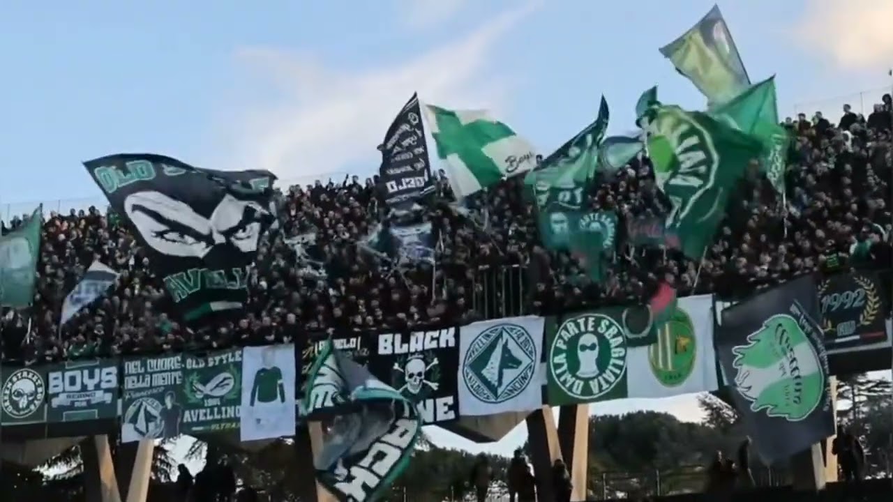 Ultras Avellino in casa contro Crotone , 16/02/2025