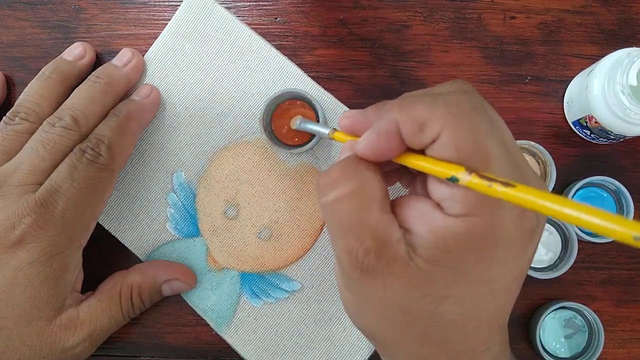 pintando angelito para  bautizo.
