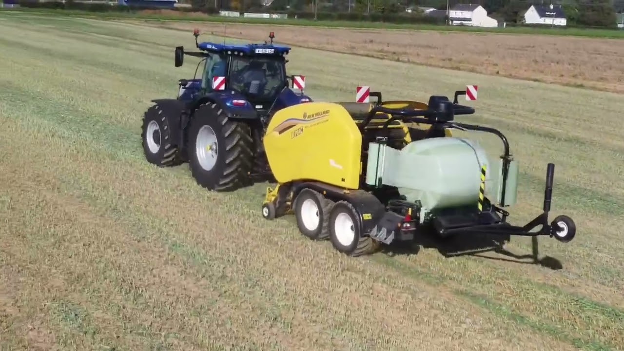 Enrubannage de colza avec le T7.245  🚜🌼