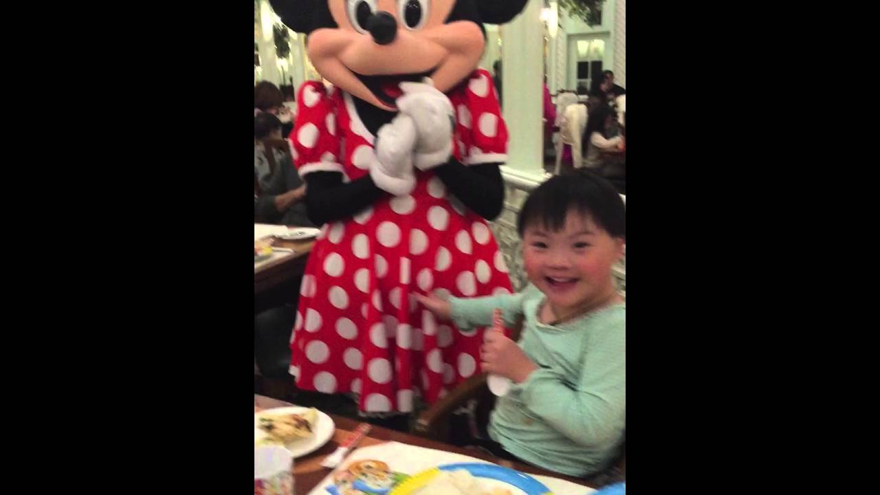 Hong Kong Disneyland, dinner with Minnie Mouse
