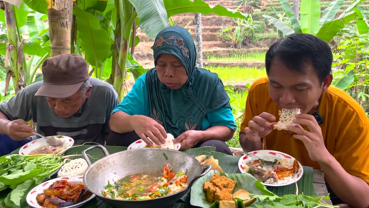 Petik Terong Dan Masak Sop Daging Wahyu