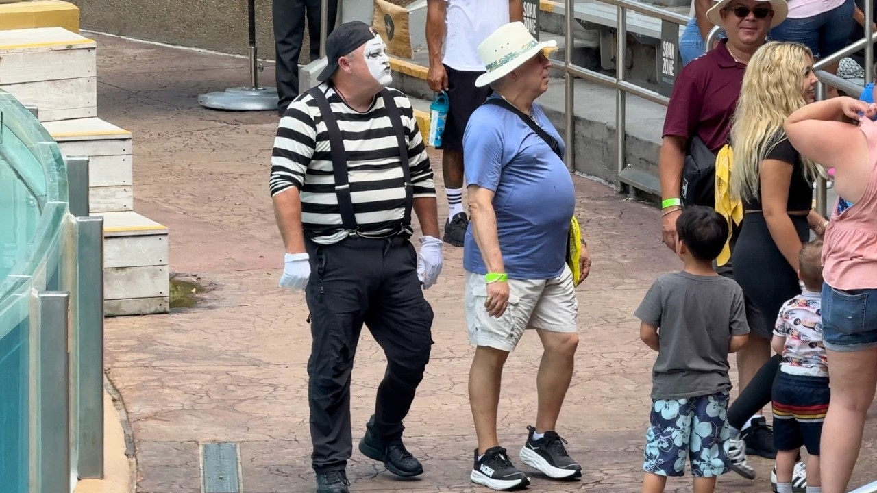Tom the Mime makes us laugh again