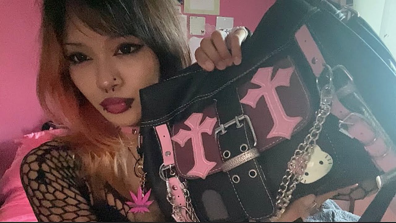 what's in my bag asmr⋆.ೃ࿔*:･