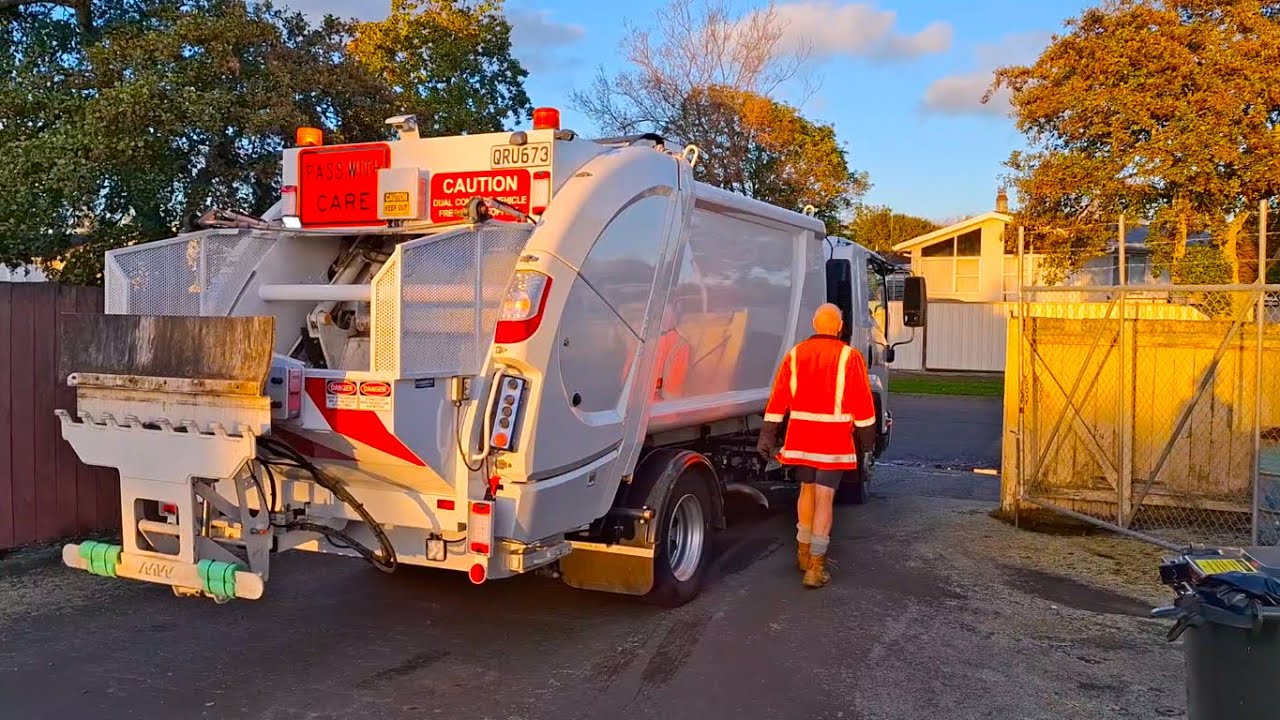 NEW Waste Management (WM) Commercial Rear Load Truck in white - RL0781 - 2024 ISUZU F SERIES. Part 1