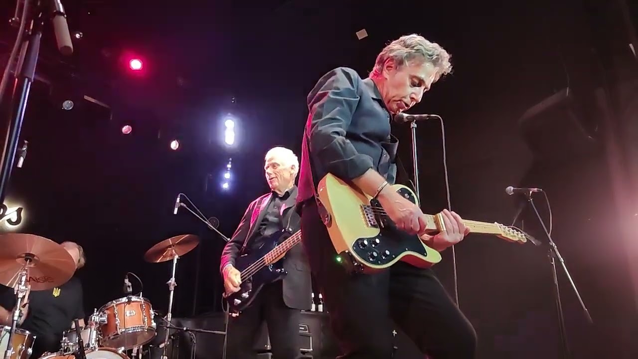 DR. FEELGOOD - BACK IN THE NIGHT. Live in Madrid (19-9-25). Sala Villanos 