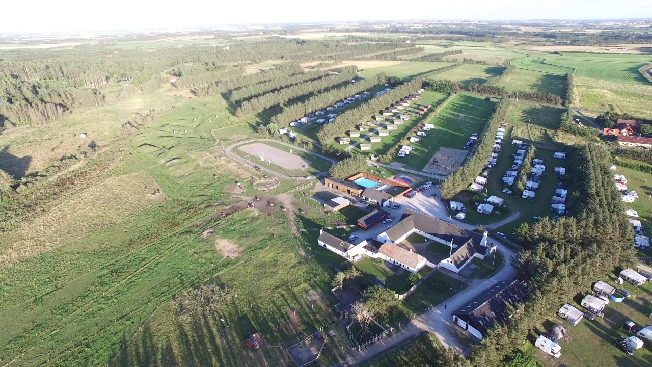 Tag en flyvetur henover Gl. Klitgaard Camping