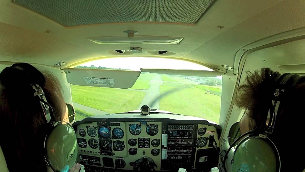 Beechcraft Bonanza Landing EDML - Landshut