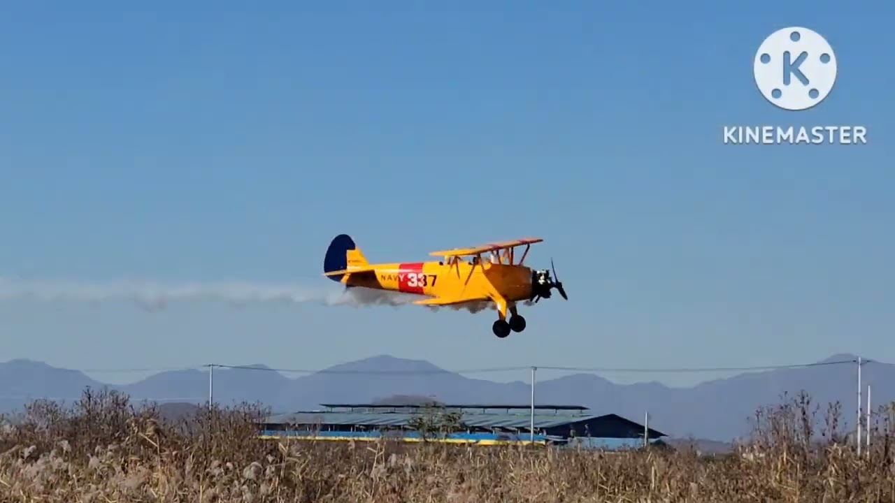 PT-17 Stearman & Moki 250 Sternmotor Flight.