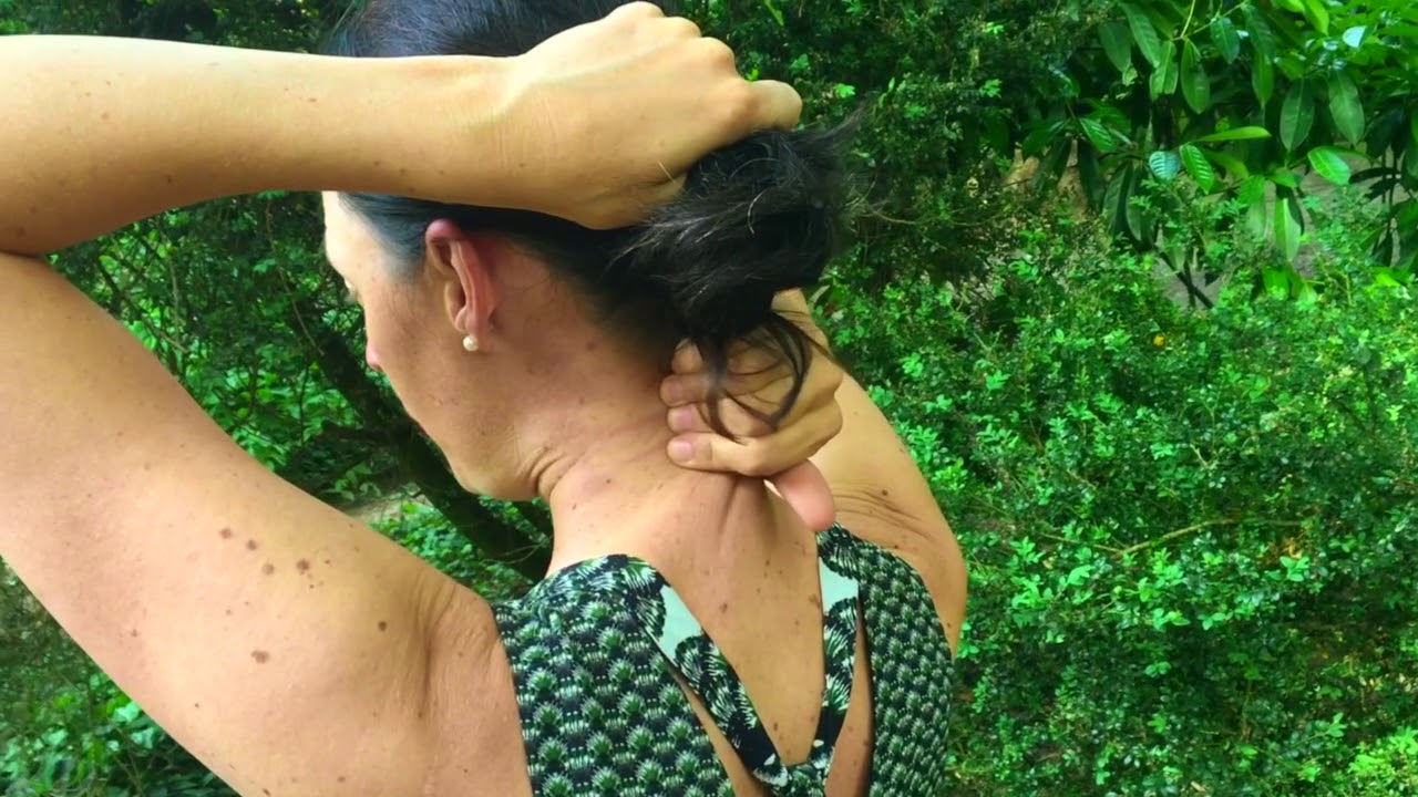 Soulager la nuque et les trap&egrave;zes avec les auto massages Do-In