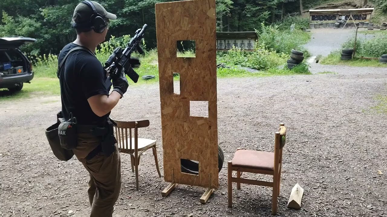 IWI Zion 15 12,5 And Glock g17, 50m steel target