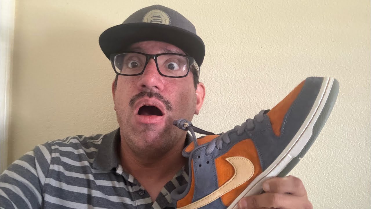 ##NIKE SB DUNK LOW LIGHT CARBON MONARCHS ##
