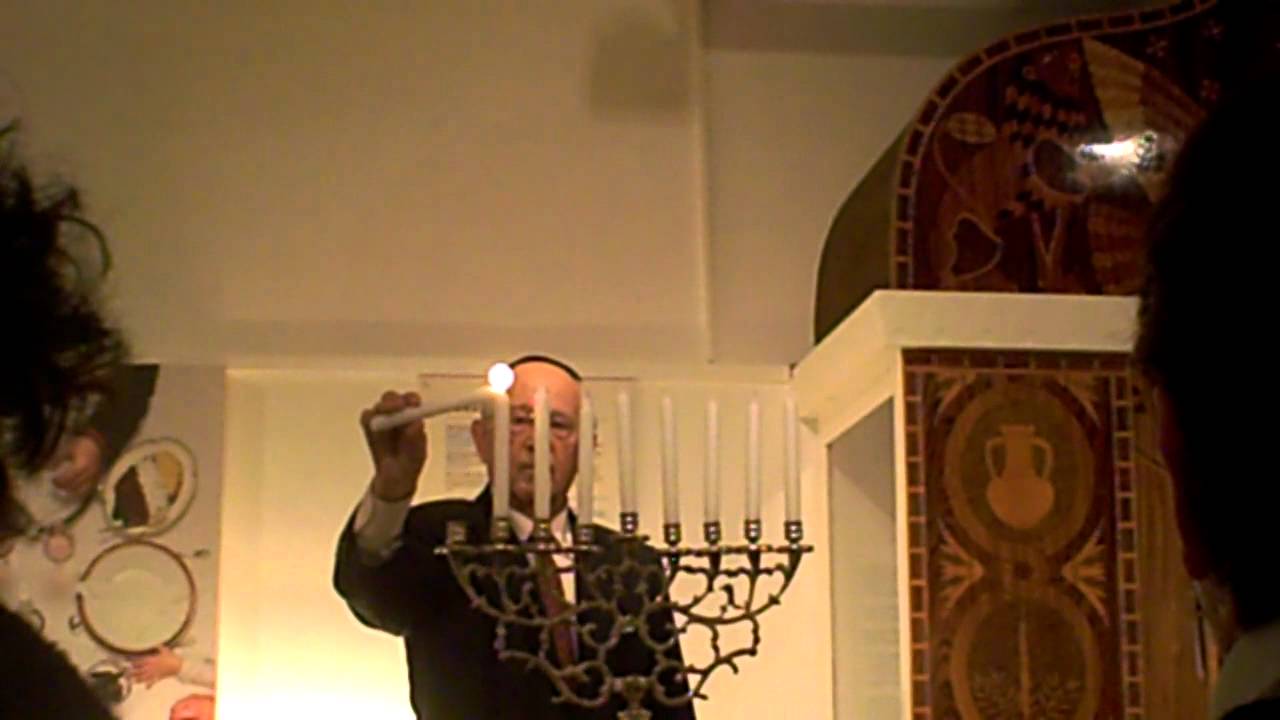 J&oslash;disk Museum i Oslo hannuka candle lighting / Jewish Museum Oslo 2011