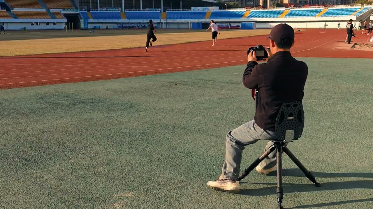The world's first tripod for photographers that you can sit on and carry easily