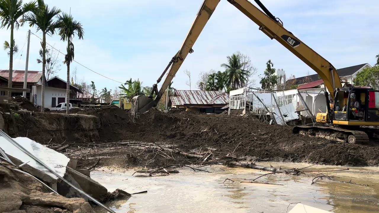 Powerful Excavator Clearing Massive Flood Debris