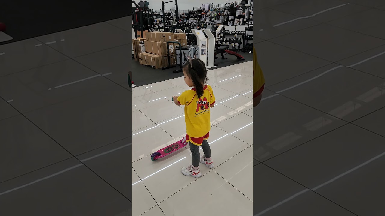 Decathlon Oxelo Play 5 gets an upgraded LED lights wheel!