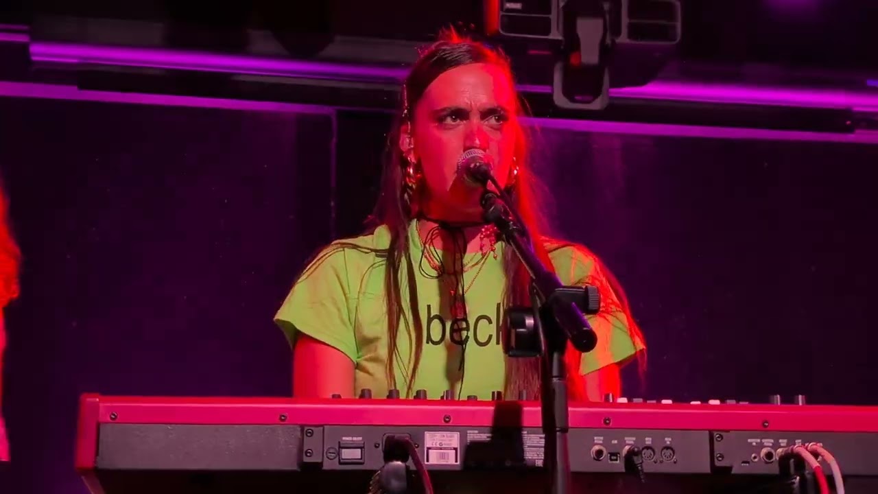 Hinds - En forma live at the Paramount in L.A.