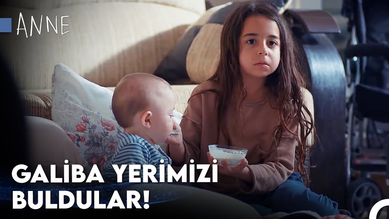 Melek ve Kardeşi Gizlice Başkasının Evine Girdiler - Anne