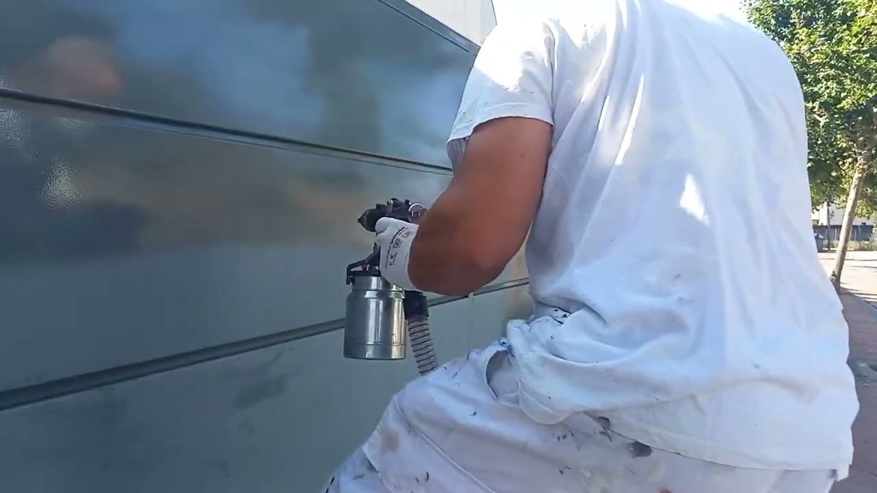 PINTANDO PUERTAS DE GARAJE CON TURBINA HVLP RIGO DE 1500W