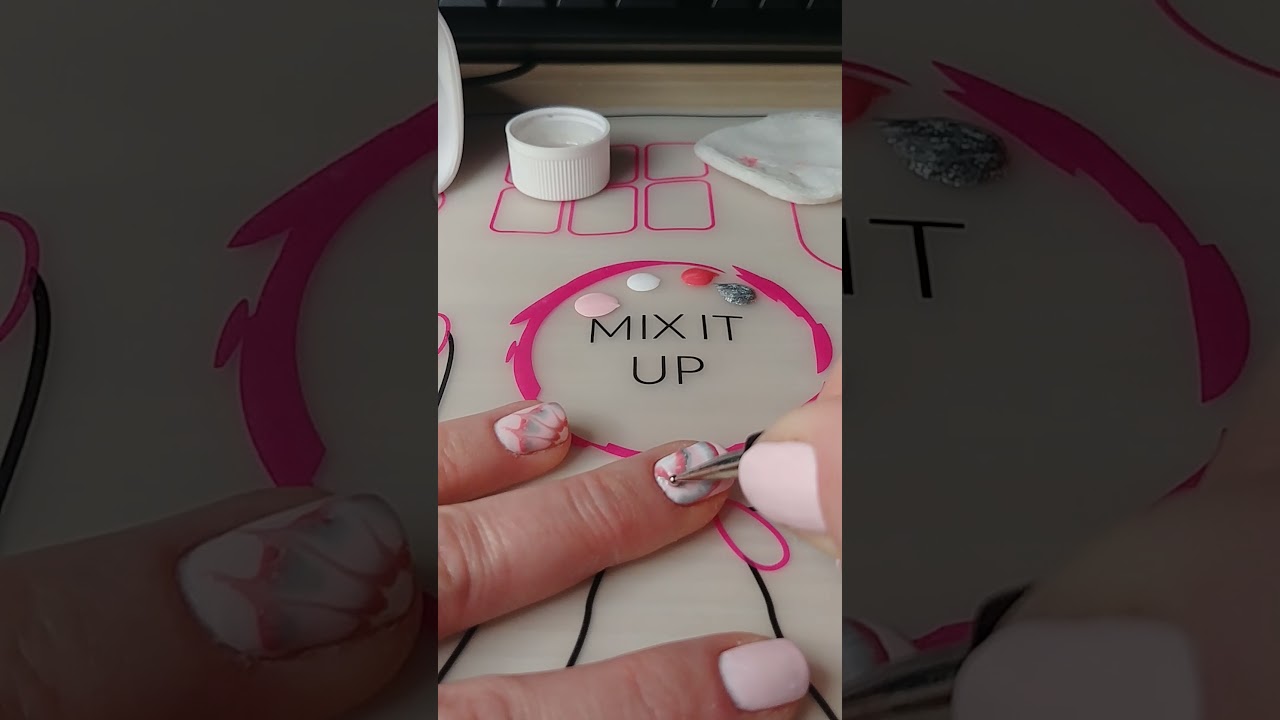 GelMoment Tie-Dye Effect Nail Art