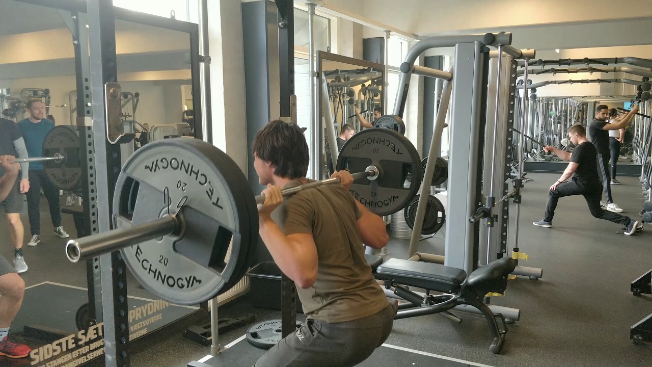 100 KG squat 8 reps RAW