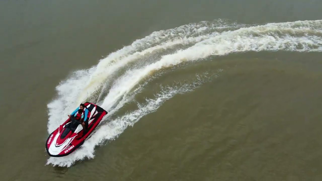 Jet skiing at Hazelmere Dam