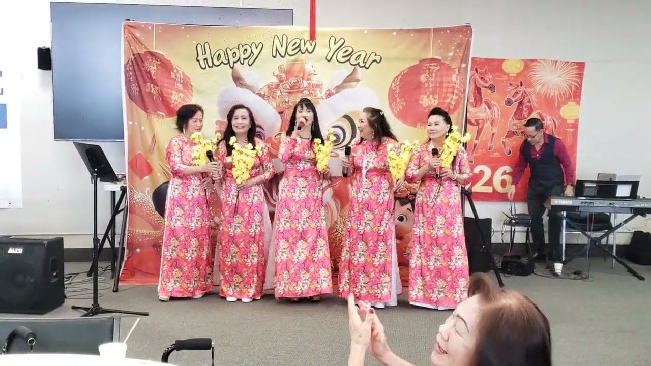 Hợp ca Xuân Họp Mặt - Thuỷ Tiên,Miki,Mai Phương,Lê Dung, Cẩm Xuân 
