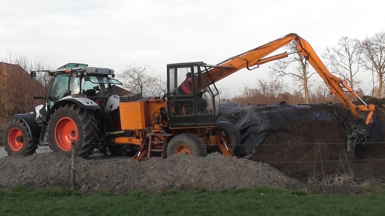 Remove soil from the silage pit
