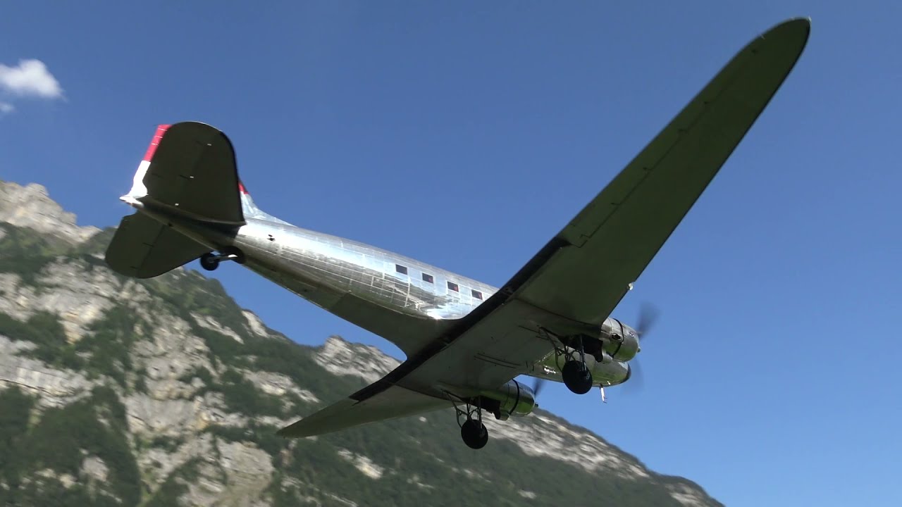 Swissair DC-3 und drei Beech 18 Airplane Classic Formation Flight 25.Year Hunterverein Mollis